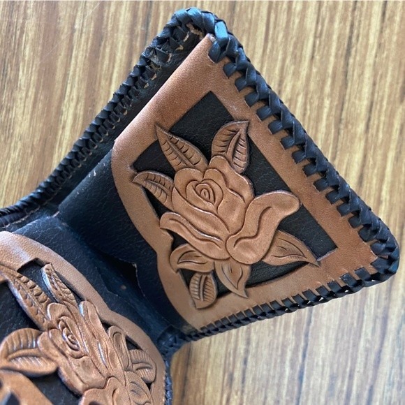 Bi-Fold Leather Wallet - Picture 4 of 7